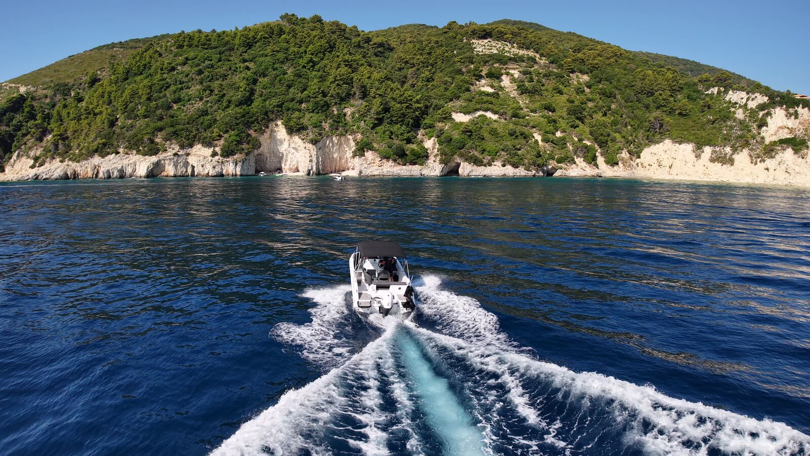 30/40HP Yamaha Self-Drive Boat