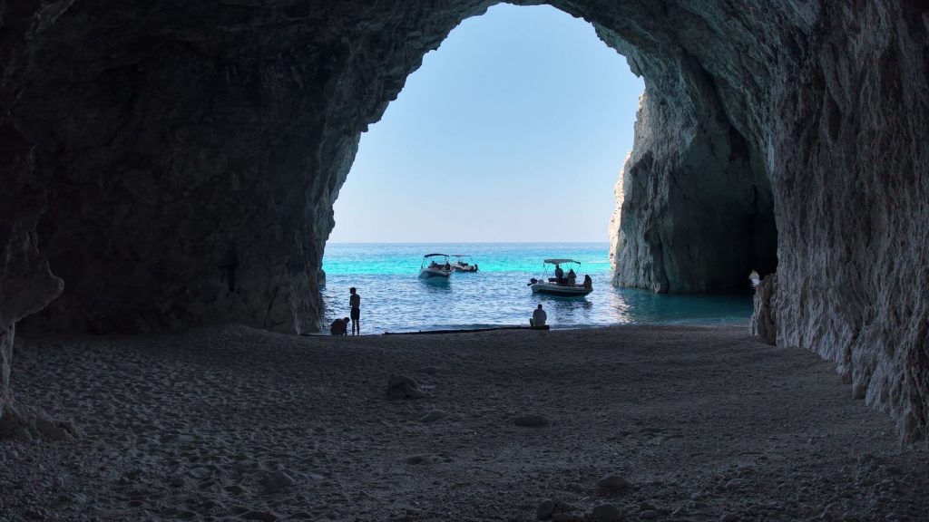 South West: Eros Cave & Piscines (4 hours)