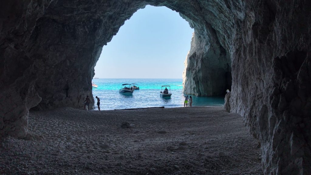 West Coast: Korakonisi & Agalas Caves (5 hours)